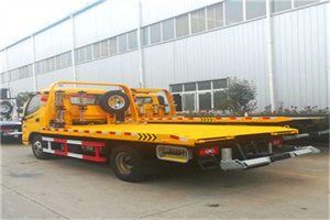 信宜附近拖车救援搭电